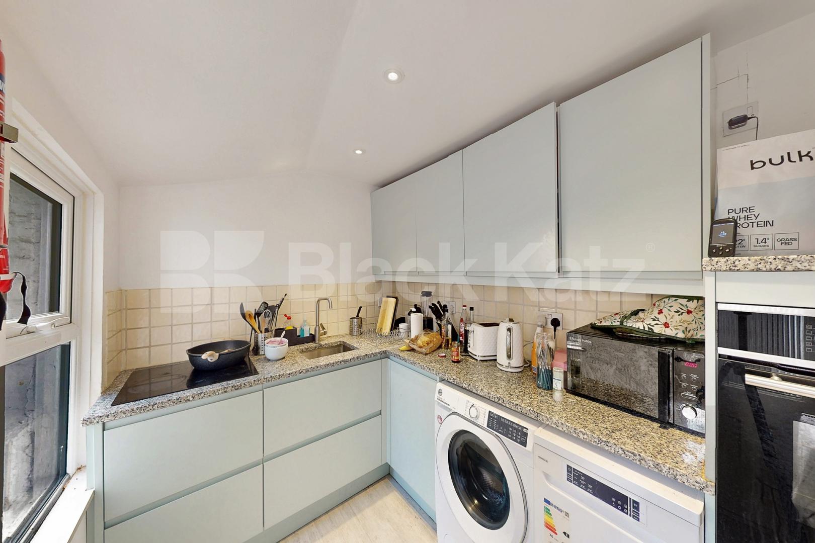 Triplex Georgian townhouse with two bathrooms and patio garden Henshaw Street, Elephant and Castle/Borough